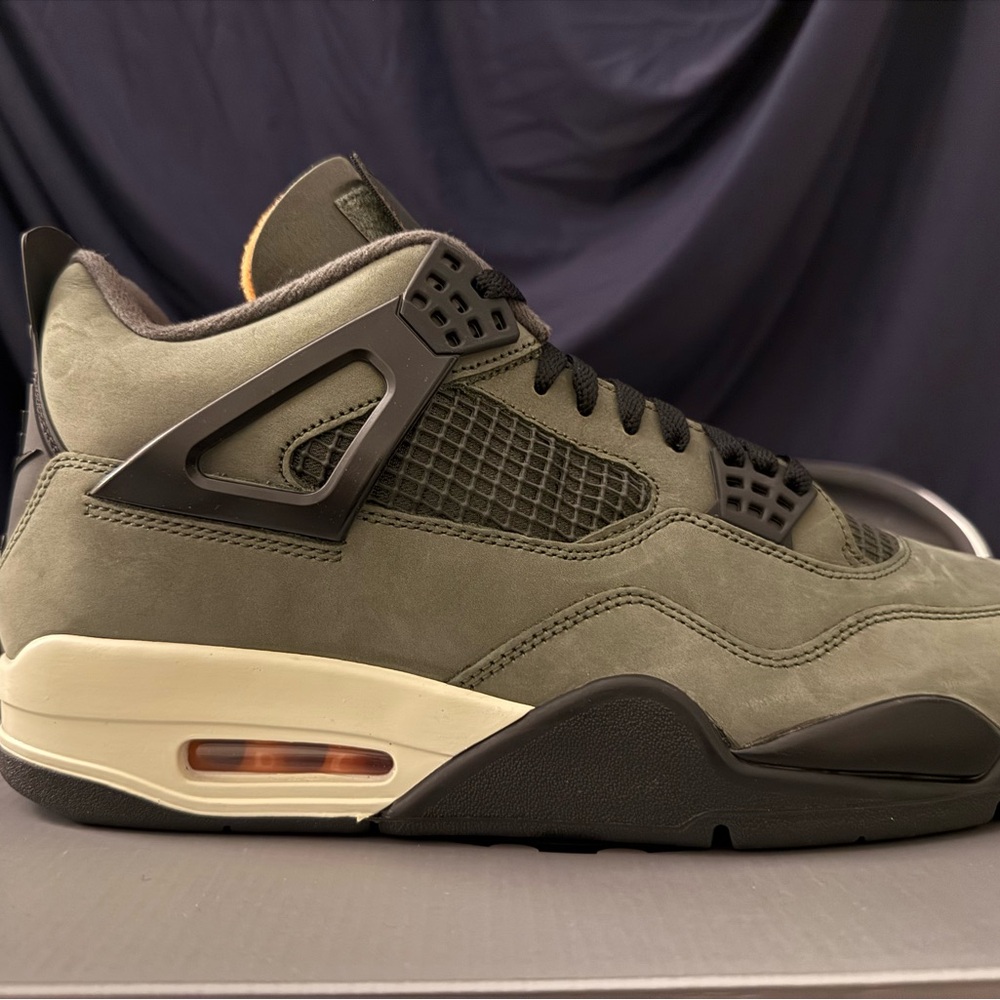 Jordan Sneakers in Olive and Black